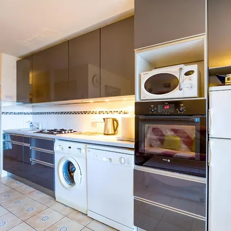 Cap Les Pins 公寓 *