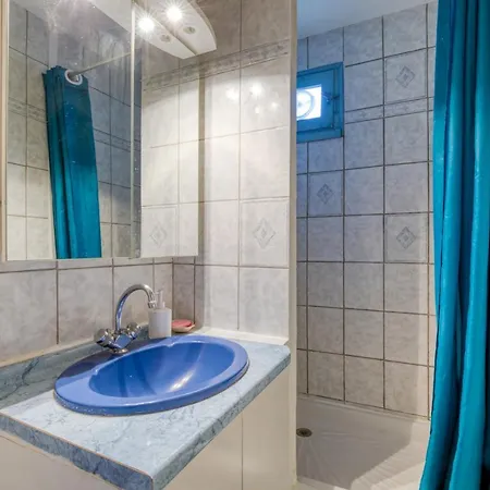 Cap Les Pins 公寓 *